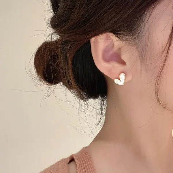 Classic Heart Earrings Gold Outline
